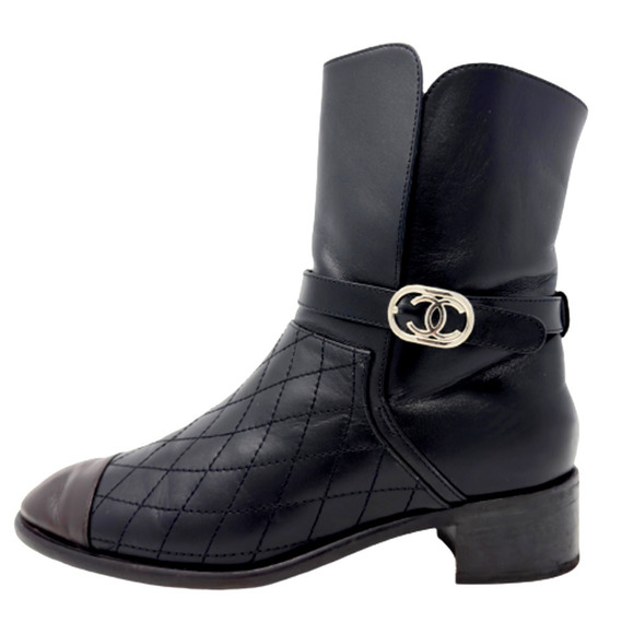 Chanel CC Logo Quilted Heeled Ankle Moto Boots Black Leather Cap Toe EU 38 - Picture 1 of 10